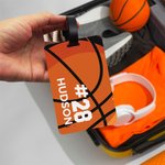 Etiqueta personalizada para bolsa de equipaje con diseño de baloncesto con nombre y número Accesorios de viaje para el día del partido Regalo de cumpleaños para los amantes del baloncesto 2