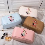 Personalizado lápiz labial de dibujos animados de moda de la muchacha de ancho abierto de cuero bolsa de maquillaje con nombre portátil de viaje Essentials cumpleaños de la dama de honor de regalo par