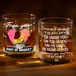 Vaso de whisky de 10oz personalizado con los nombres de los personajes de dibujos animados Abrazos Aniversario San Valentín Regalo para Pareja