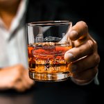 Vasos de Whisky Personalizados con Nombre Grabado y Posavasos de Pizarra Regalo de Cumpleaños con Sentido para los Amantes del Fútbol
