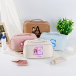 Personalizado Cartoon Character Initial Bolsa de maquillaje de cuero con nombre Graduación Viaje Essentials Regalo para Mujeres Niñas