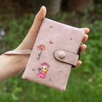 Personalizada de dibujos animados de Graduados Nacimiento Flor de cuero de tres pliegues billetera con nombre y titular de la tarjeta de cumpleaños de graduación de regalo para las mujeres