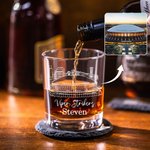 Vasos de Whisky Personalizados con Nombre Grabado y Posavasos de Pizarra Regalo de Cumpleaños con Sentido para los Amantes del Fútbol