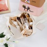 Personalizado Cute Cartoon Quirky Girl PU Leather Makeup Bag with Handle Portable Travel Essentials Birthday Gift for Women Girls