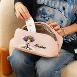 Personalizado Cute Cartoon Quirky Girl PU Leather Makeup Bag with Handle Portable Travel Essentials Birthday Gift for Women Girls