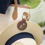 Spersonalizowana moda Dziewczynka Narodziny Kwiat Silny magnetyczny skórzany klips do czapki z imieniem Akcesoria podróżne Prezent urodzinowy dla kobiet Dziewczynki