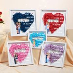 Personalisierte Cartoon Paar umarmt Liebe Rose Papier Blume Schatten Box Rahmen mit Namen Valentinstag Jahrestag Geschenk für Paar