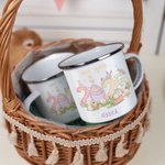 Personalisierte Happy 2025 Ostern niedlich Hase Muster 11oz Silber Rand Edelstahl Emaille Becher mit Namen Ostern Familie Versammlung Party Geschenk für Kinder