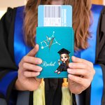 Personalisierte Cartoon Absolvent Horoskop Geburt Blume PU Leder Passport Holder mit Namen Reisezubehör Graduierung Geschenk für Absolventen Frauen