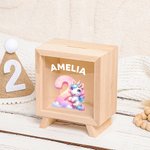 Unicornio Fantasía Personalizada Dinosaurio Vehículos de Construcción Número Hucha de Madera Transparente Hucha con Nombre Cumpleaños Decoración de Escritorio Regalo para Niños Niñas