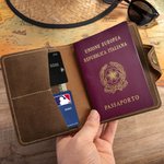 Portapassaporto in vera pelle personalizzato con modello a tema di bussola a scelta e nome stile vintage essenziale per amanti dei viaggi