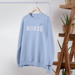 Felpa personalizzata con motivo glitterato NURSE nome ricamato e spilla a forma di stetoscopio regalo di laurea o compleanno per infermieri
