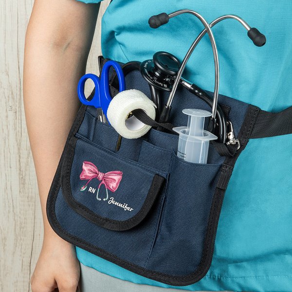 Personlig stetoskop Coquette Bow Nurse Fanny Pack Midjeveske med navn og flere rom Anerkjennelse Graderingsgave til medisinsk personale