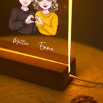 Luce notturna a LED acrilica personalizzata con gesto del cuore base in legno e nomi decorazione da scrivania regalo  per San Valentino per coppie