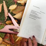 Spersonalizowany stempel do wytłaczania monogramu z imieniem i inicjałami Urodzinowy prezent dla moli książkowych