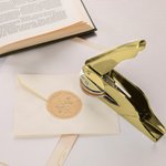 Spersonalizowany stempel do wytłaczania monogramu z imieniem i inicjałami Urodzinowy prezent dla moli książkowych