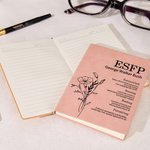 Personalisierte MBTI Definition Geburt Blume A5 Leder Notizbuch mit Namen Geburtstag Geschenk für Familie Freunde