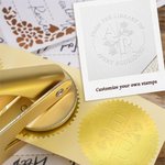 Spersonalizowany stempel do wytłaczania monogramu z imieniem i inicjałami Urodzinowy prezent dla moli książkowych