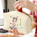 Personalisierte Geburt Blume Cartoon Charakter Leder Kosmetiktasche Tasche mit Namen Portable Travel Essentials Geburtstag Brautjungfer Geschenk für Frauen