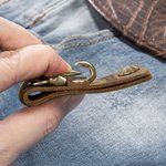 Personlig nyckelring i vintage läder med graverat namn Bältestillbehör Fars dag Födelsedagspresent för män