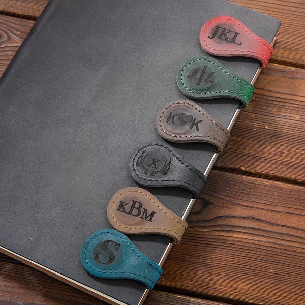 Personalisierte magnetische Leder Lesezeichen Clip mit anfänglichen Monogramm Lesen Accessoire Geschenk für Freunde Bücherwurm