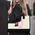 Personalisierte Cartoon Graduate Character Pink Bow Initial Canvas große Tragetasche mit Namen Geburtstag Reisezubehör Geschenk für Frauen