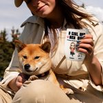 Personalisierte Aquarell Cartoon-Charakter und 1-5 Hunde Design 12oz isoliert Wein Becher mit Namen und auslaufsicher Deckel Geburtstag Geschenk für Frauen Mädchen