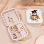 Henkilökohtainen sarjakuva Valmistuminen Hattu Bear Floral Kannettava nahka Travel korut laatikko nimi syntymäpäivä valmistumisen lahja naisille valmistuneet