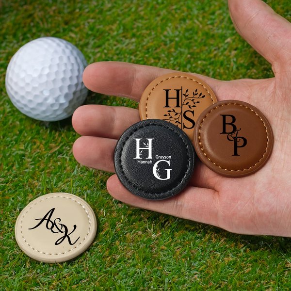 Gepersonaliseerde Monogram Magnetische Lederen Golfbal Marker met Initialen en Naam Set van 2 Golf Accessoires Verjaardag Sportcadeau voor Golfspelers