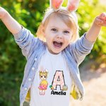 Personalisierte niedliche Holding Osterei Cartoon Junge Mädchen anfängliche 100 % Baumwolle Kind T-Shirt mit Namen Ostern Thema Party Favors Geschenk für Kinder