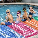 Personalisierte Multicolor Oversized Quick Dry Name Strandtuch Reisen Wesentliche Geburtstag Geschenk für Familie Freund