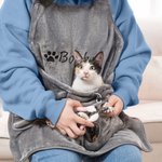 Bordado Personalizado Nombre Wearable Ajustable Gato Cuddling Delantal Gato Carrier con agujeros y bolsillo Cuidado de mascotas Regalo de cumpleaños para los dueños de gatos