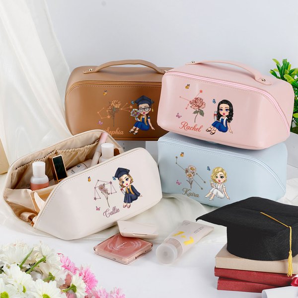 Gepersonaliseerde Cartoon Afstuderen Horoscoop Geboorte Bloem Lederen Wijd Openende Make-up tas met naam Verjaardag Afstuderen Gift voor vrouwen