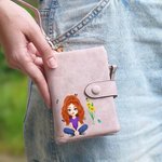 Gepersonaliseerde 3D Cartoon Girl Tri-Fold PU lederen polsbandje portemonnee met geboorte bloem en naam verjaardag verjaardagscadeau voor vrouwen meisjes