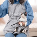 Bordado Personalizado Nombre Wearable Ajustable Gato Cuddling Delantal Gato Carrier con agujeros y bolsillo Cuidado de mascotas Regalo de cumpleaños para los dueños de gatos