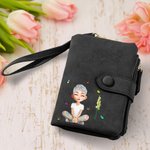 Gepersonaliseerde 3D Cartoon Girl Tri-Fold PU lederen polsbandje portemonnee met geboorte bloem en naam verjaardag verjaardagscadeau voor vrouwen meisjes