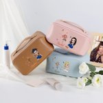 Gepersonaliseerde Cartoon Afstuderen Horoscoop Geboorte Bloem Lederen Wijd Openende Make-up tas met naam Verjaardag Afstuderen Gift voor vrouwen