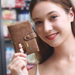 Gepersonaliseerde 3D Cartoon Girl Tri-Fold PU lederen polsbandje portemonnee met geboorte bloem en naam verjaardag verjaardagscadeau voor vrouwen meisjes