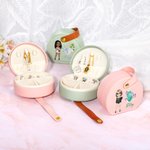 Personalisierte Mode Cartoon Girl Floral Birthstone Portable Leder Hand-held-Schmuck-Box mit Namen Travel Essentials Geburtstag Geschenk für Frauen Mädchen