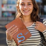 Personalizada de dibujos animados Graduado Inicial A5 Cubierta de cuero cuaderno con nombre y bolsillo de almacenamiento Graduación Esenciales de viaje de regalo para las mujeres