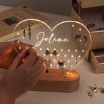 Pendientes de cumpleaños personalizados en forma de corazón LED redondo acrílico con nombre y base de madera Pendientes de almacenamiento Versátil decoración del hogar Regalo para las mujeres