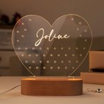 Pendientes de cumpleaños personalizados en forma de corazón LED redondo acrílico con nombre y base de madera Pendientes de almacenamiento Versátil decoración del hogar Regalo para las mujeres