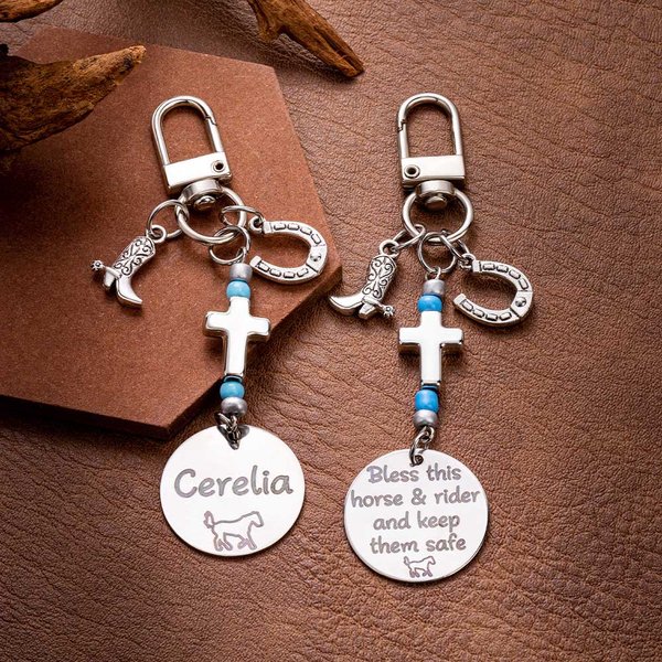 Henkilökohtainen Western Cross Hevosenkenkä Horse Satula Helmet Charm nimi Equestrian syntymäpäivälahja hevosen rakastaja omistaja
