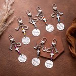 Personalisierte Western Kreuz Hufeisen Pferd Sattel Perlen Charme mit Namen Pferdesport Geburtstag Geschenk für Pferdeliebhaber Besitzer