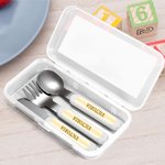 Set di posate per bambini in acciaio inossidabile con forchetta, cucchiaio e coltello, con astuccio e nome, regalo di compleanno e ritorno a scuola per bambini.