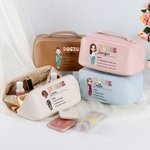 Personifierad Retro Cartoon Medical Character PU läder Wide Open Makeup Bag med namn och substantiv Medicinsk dag Uppskattningsgåva för sjuksköterska läkare