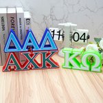 Personalisierte 3D Multicolor Sorority 2-3 griechische Buchstaben Schreibtisch Wohnheim Dekor Geburtstag Geschenk für Schwestern Freunde