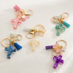Personalisierte Gradient Schmetterling Kreuz Charme Schlüsselanhänger mit Initiale und Quaste Gebet religiöse Geburtstagsgeschenk für Frauen Christian
