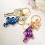 Personalisierte Gradient Schmetterling Kreuz Charme Schlüsselanhänger mit Initiale und Quaste Gebet religiöse Geburtstagsgeschenk für Frauen Christian