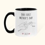 Gepersonaliseerde Ouder - Kind Hand in Hand 11oz Keramische Koffiemok met Naam en Jaar Onze Eerste Moederdag Vaderdag Cadeau voor Familie